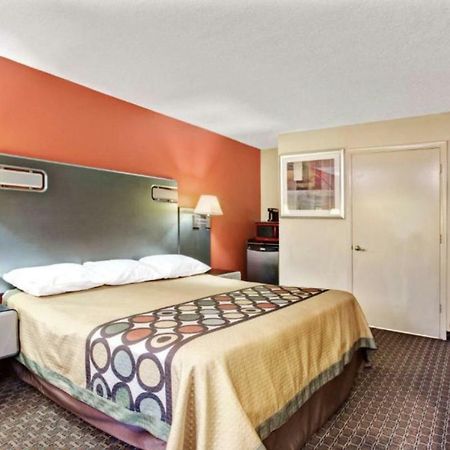 Super 8 by Wyndham Kissimmee/Maingate/Orlando Area Hotel Celebration Bagian luar foto