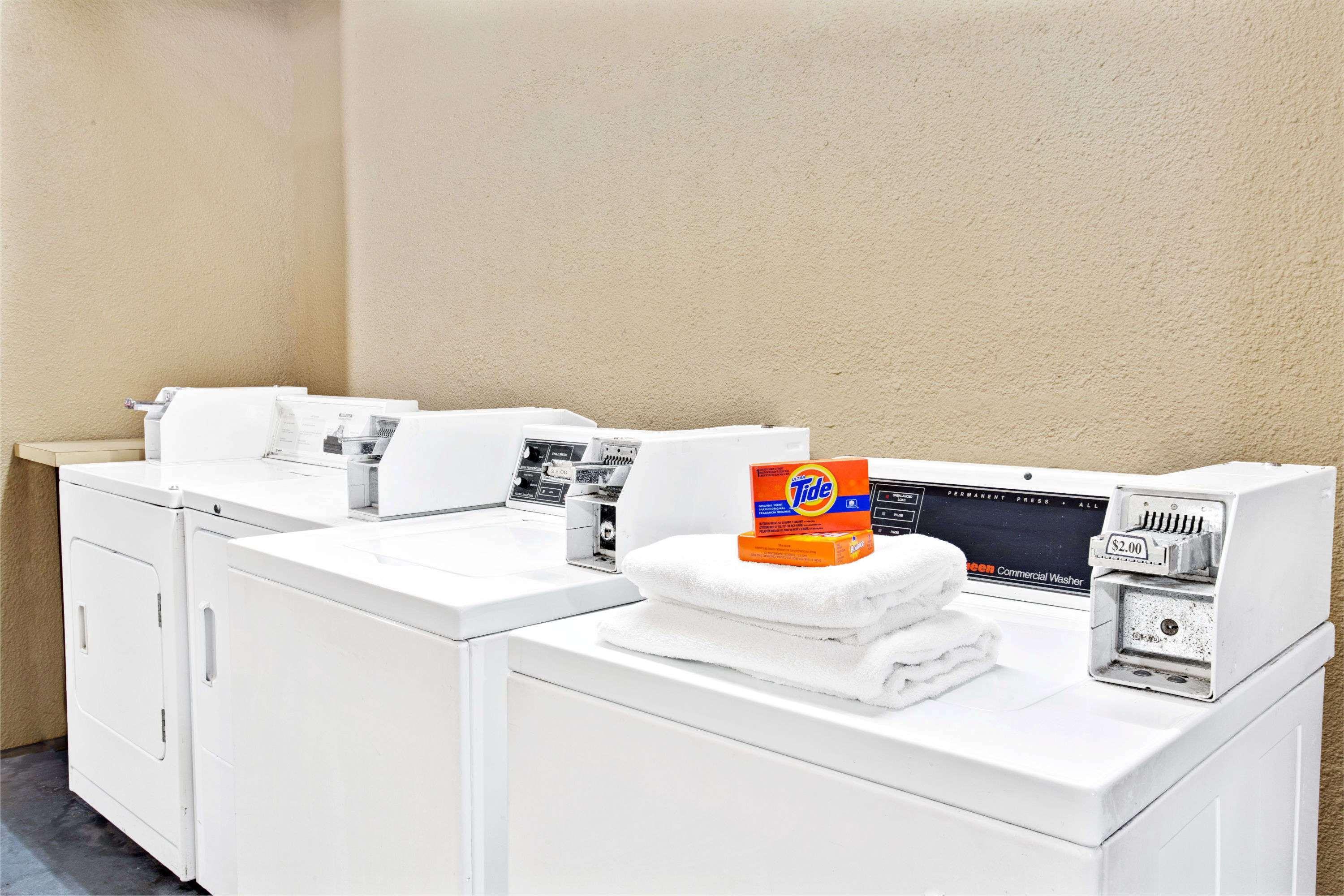 Super 8 by Wyndham Kissimmee/Maingate/Orlando Area Hotel Celebration Bagian luar foto