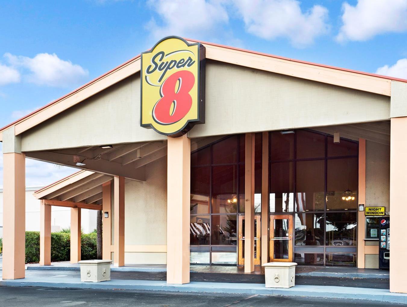 Super 8 by Wyndham Kissimmee/Maingate/Orlando Area Hotel Celebration Bagian luar foto