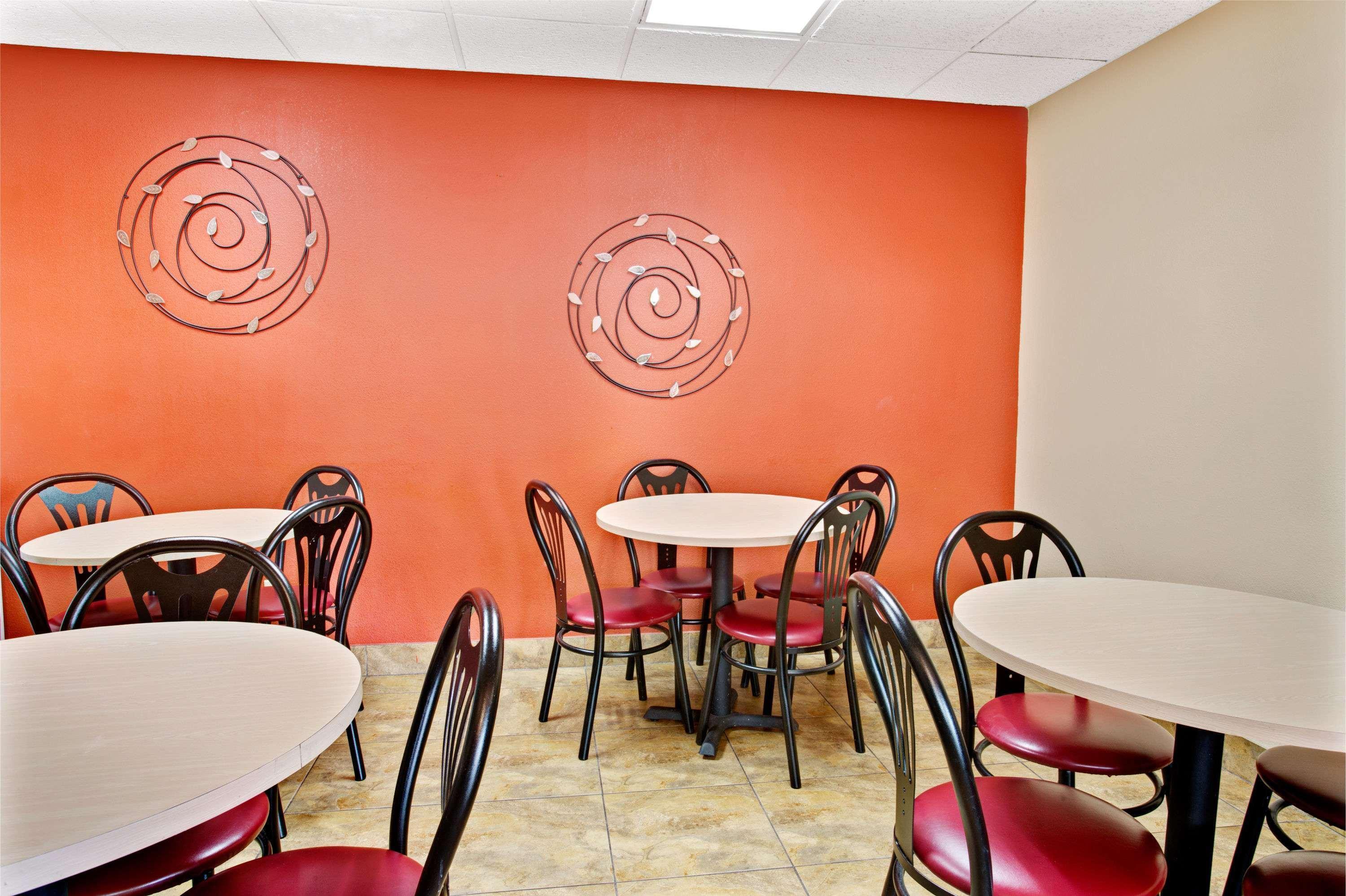 Super 8 by Wyndham Kissimmee/Maingate/Orlando Area Hotel Celebration Bagian luar foto