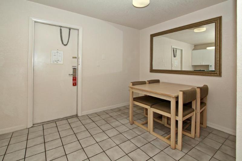 Super 8 by Wyndham Kissimmee/Maingate/Orlando Area Hotel Celebration Bagian luar foto