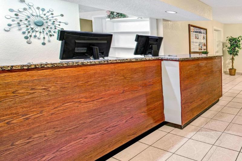 Super 8 by Wyndham Kissimmee/Maingate/Orlando Area Hotel Celebration Bagian luar foto