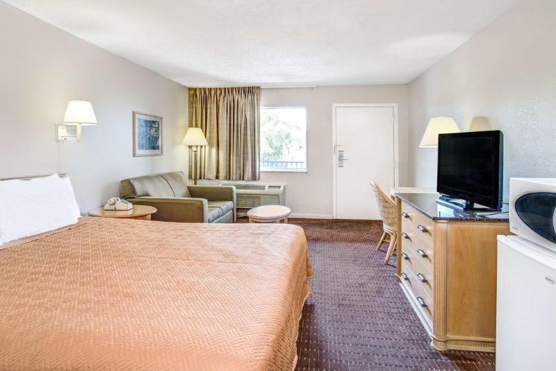 Super 8 by Wyndham Kissimmee/Maingate/Orlando Area Hotel Celebration Bagian luar foto