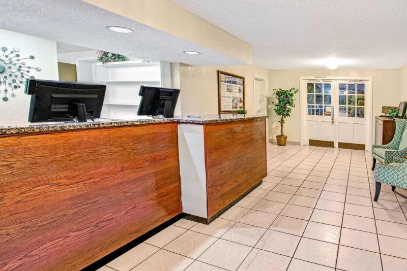 Super 8 by Wyndham Kissimmee/Maingate/Orlando Area Hotel Celebration Bagian luar foto