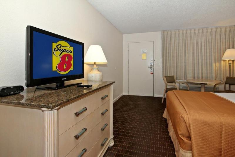 Super 8 by Wyndham Kissimmee/Maingate/Orlando Area Hotel Celebration Bagian luar foto