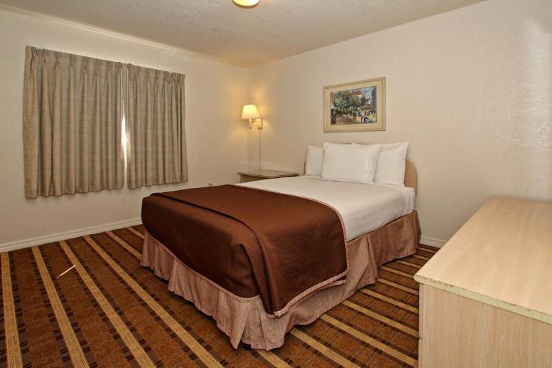 Super 8 by Wyndham Kissimmee/Maingate/Orlando Area Hotel Celebration Bagian luar foto