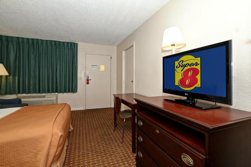 Super 8 by Wyndham Kissimmee/Maingate/Orlando Area Hotel Celebration Bagian luar foto