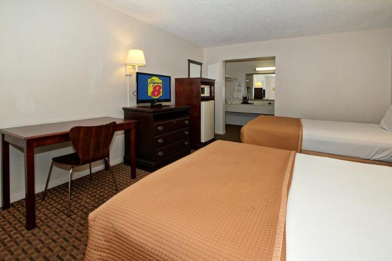 Super 8 by Wyndham Kissimmee/Maingate/Orlando Area Hotel Celebration Bagian luar foto